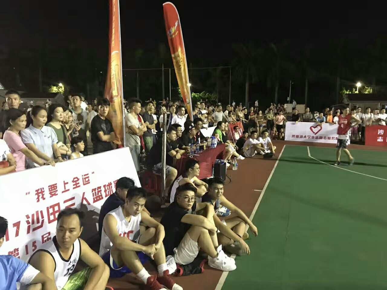 太阳球星三分绝杀,全场观众热烈欢呼,参加他们责任.的简单介绍米兰体育