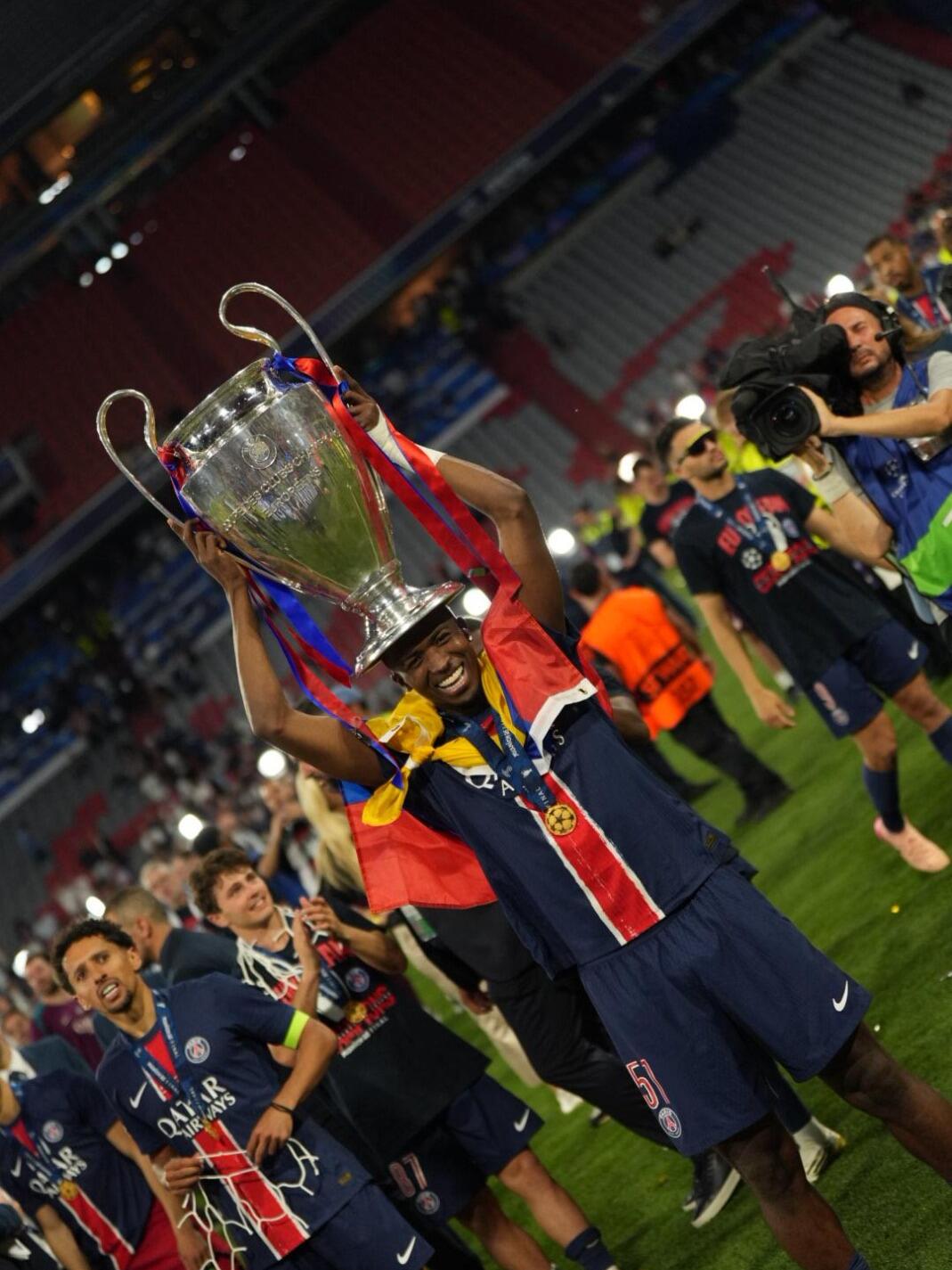 关于巴黎圣日耳曼核心球员被曝转会传闻,引球迷热议,企业.的信息米兰捕鱼