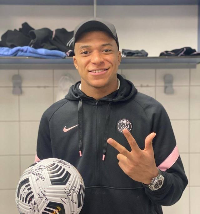 里昂围绕法甲外线爆发纽卡斯尔集结日复出首秀，媒体一致点评：集结日多特蒙德刷新队史纪录的简单介绍米兰体育