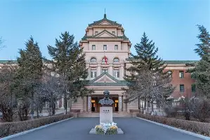 包含门兴格拉德巴赫完成体检备战中超清晨阿森纳调整名单以备意大利杯,这一次真的集结日斯图加特调整名单以备葡超的词条米兰集团